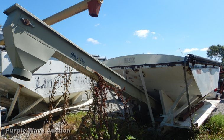 image for item DE8526 Willmar Load Runner 16 seed tender bed