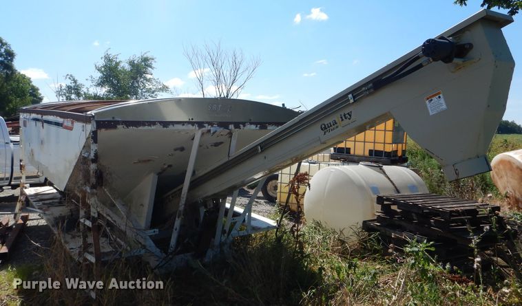 image for item DE8526 Willmar Load Runner 16 seed tender bed