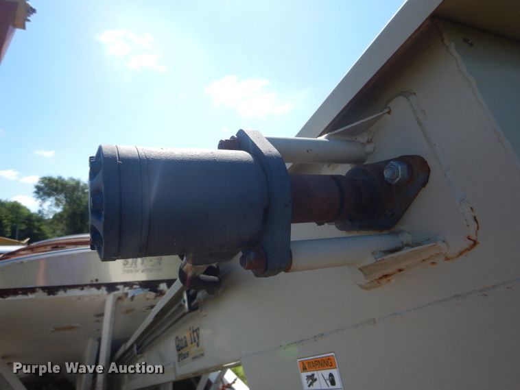 image for item DE8526 Willmar Load Runner 16 seed tender bed