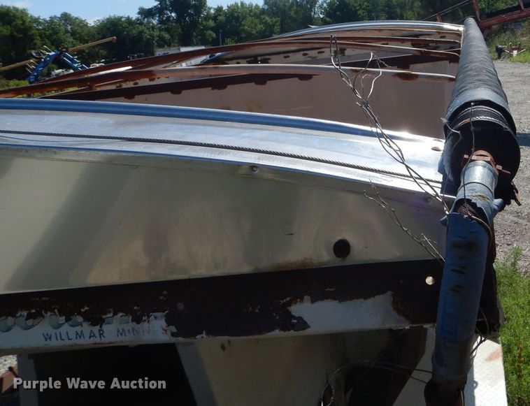 image for item DE8526 Willmar Load Runner 16 seed tender bed