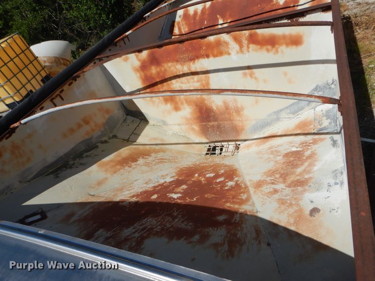 image for item DE8526 Willmar Load Runner 16 seed tender bed