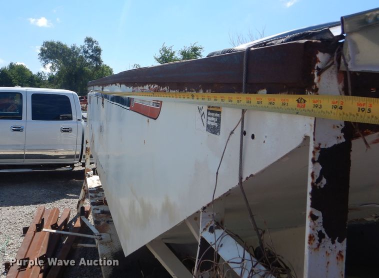 image for item DE8526 Willmar Load Runner 16 seed tender bed