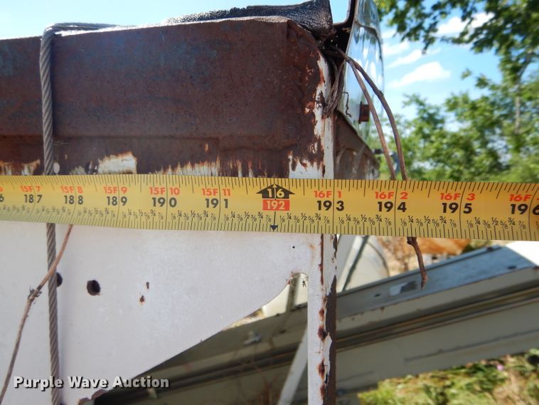 image for item DE8526 Willmar Load Runner 16 seed tender bed