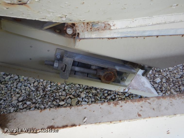 image for item DE8526 Willmar Load Runner 16 seed tender bed