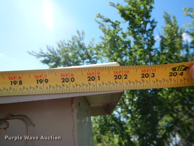 image for item DE8526 Willmar Load Runner 16 seed tender bed