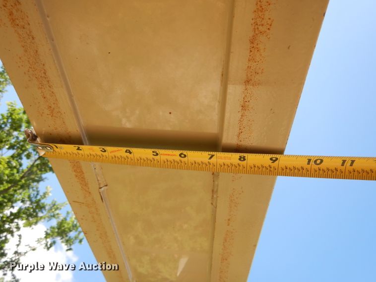 image for item DE8526 Willmar Load Runner 16 seed tender bed