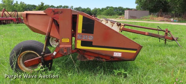 image for item DH0290 OMC 229 windrower