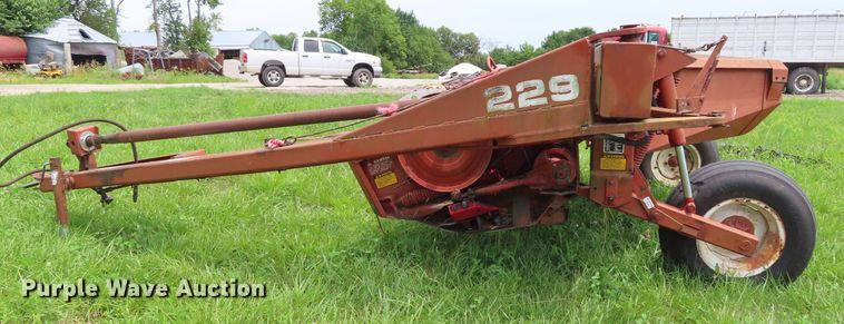 image for item DH0290 OMC 229 windrower