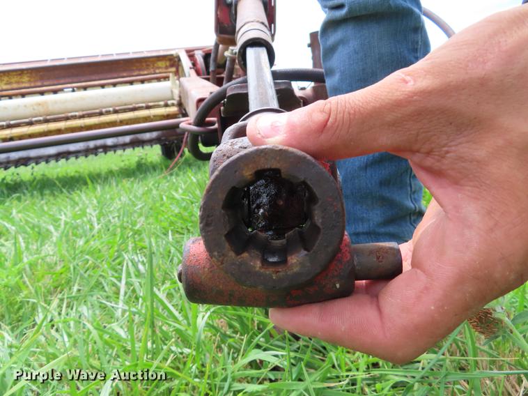 image for item DH0290 OMC 229 windrower