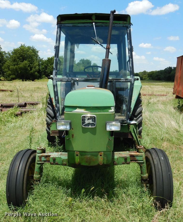 image for item DH3501 1976 John Deere 2130 tractor