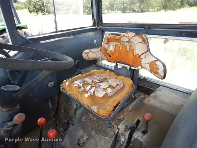 image for item DH3501 1976 John Deere 2130 tractor