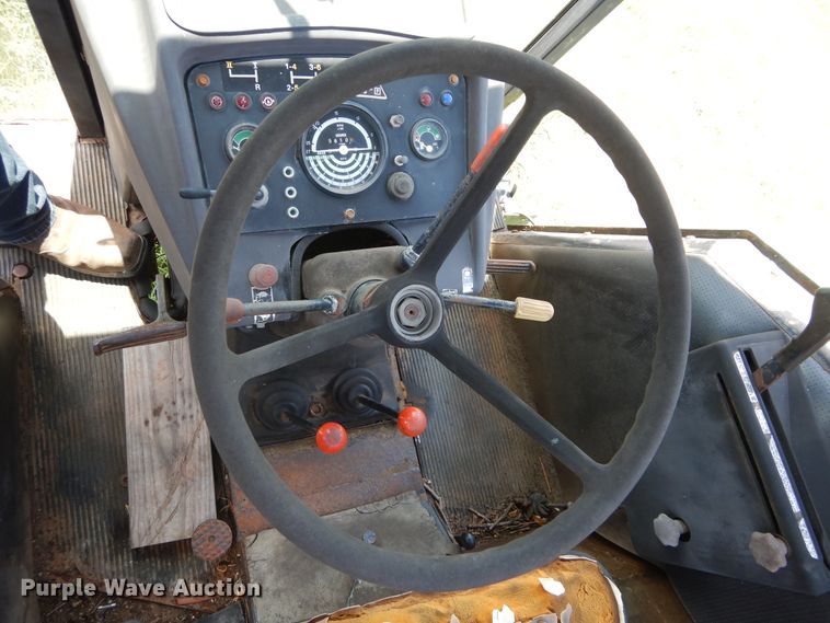 image for item DH3501 1976 John Deere 2130 tractor