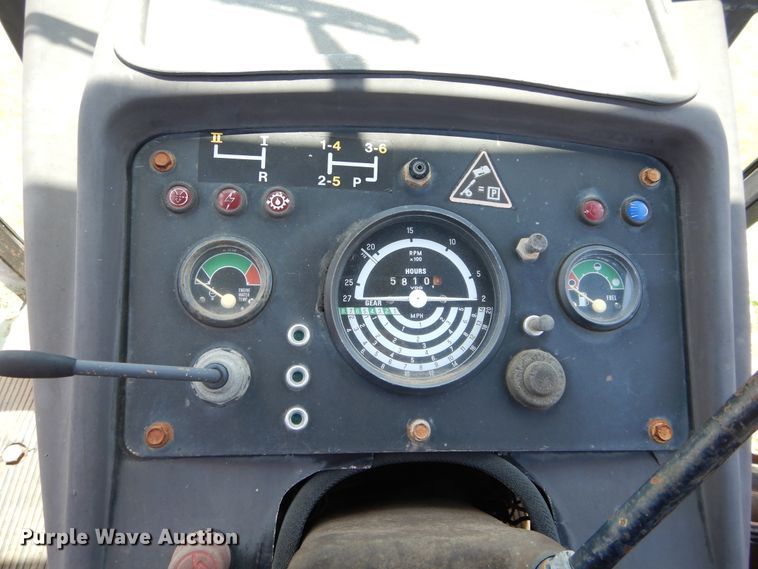 image for item DH3501 1976 John Deere 2130 tractor