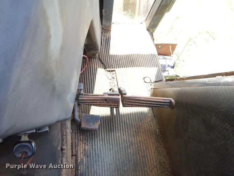 image for item DH3501 1976 John Deere 2130 tractor