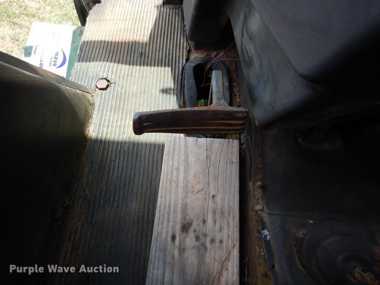 image for item DH3501 1976 John Deere 2130 tractor