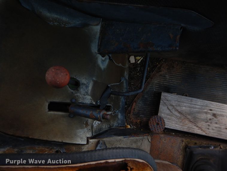 image for item DH3501 1976 John Deere 2130 tractor