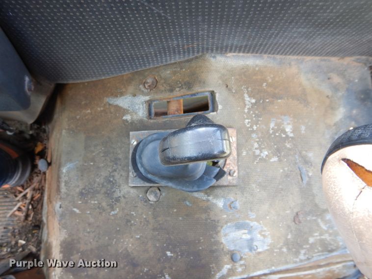 image for item DH3501 1976 John Deere 2130 tractor