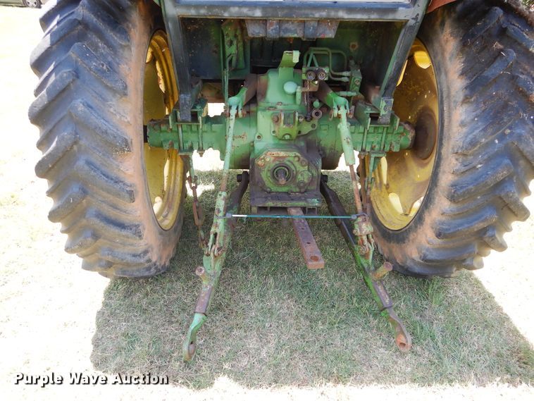 image for item DH3501 1976 John Deere 2130 tractor