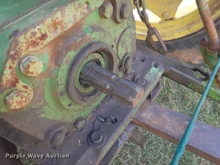 image for item DH3501 1976 John Deere 2130 tractor