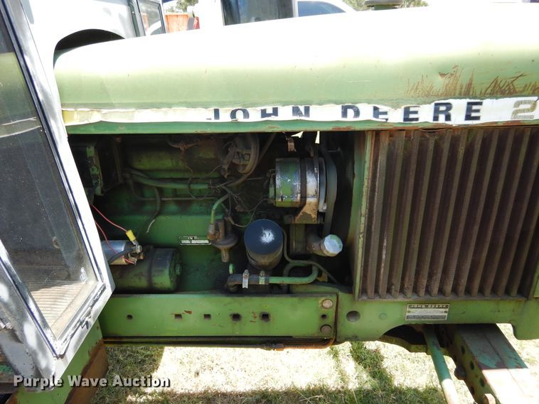 image for item DH3501 1976 John Deere 2130 tractor