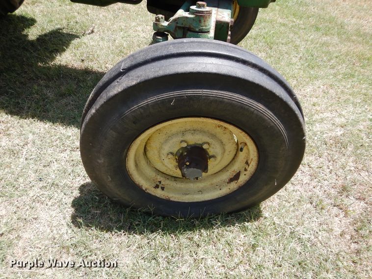 image for item DH3501 1976 John Deere 2130 tractor