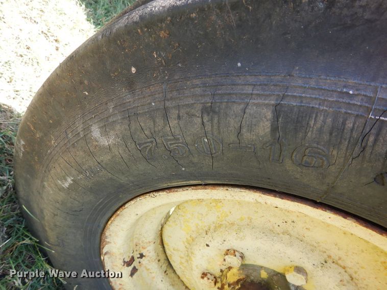 image for item DH3501 1976 John Deere 2130 tractor