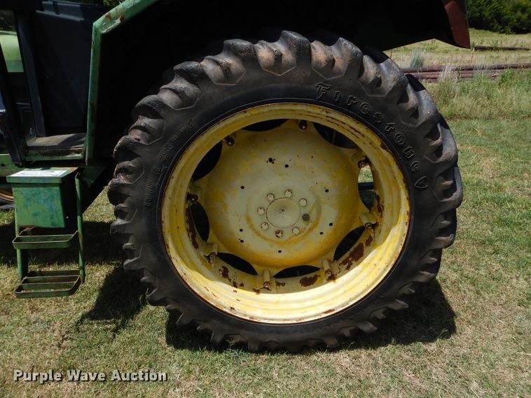 image for item DH3501 1976 John Deere 2130 tractor