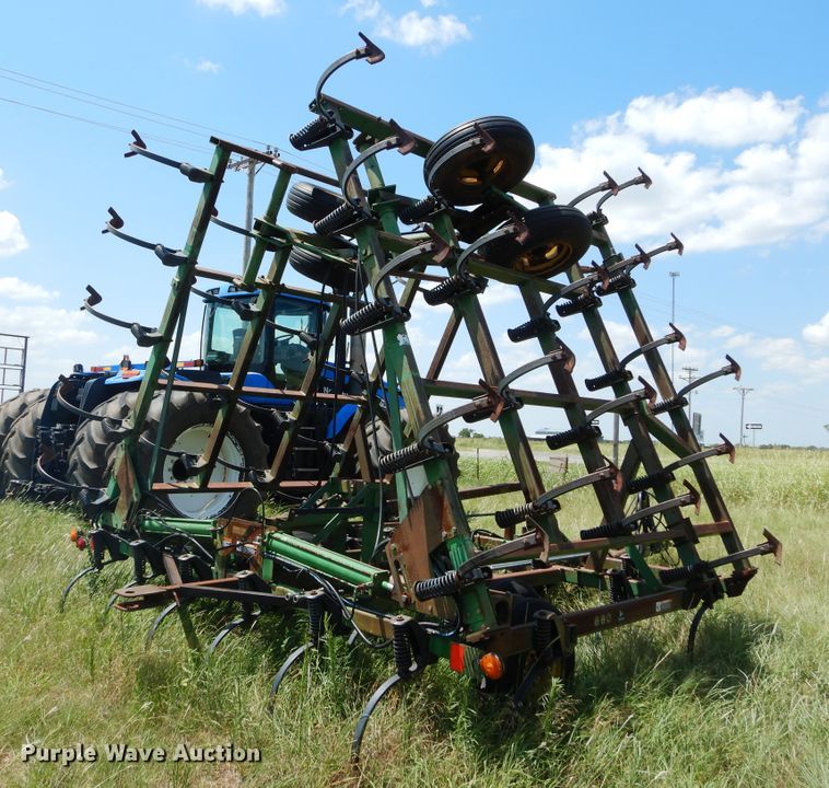 image for item DH3505 John Deere 980 chisel