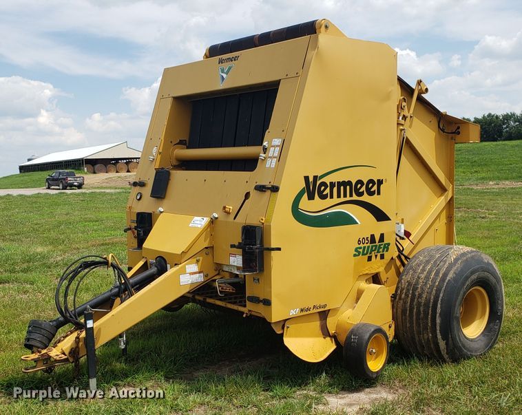 image for item DH4530 2011 Vermeer 605 Super M round baler