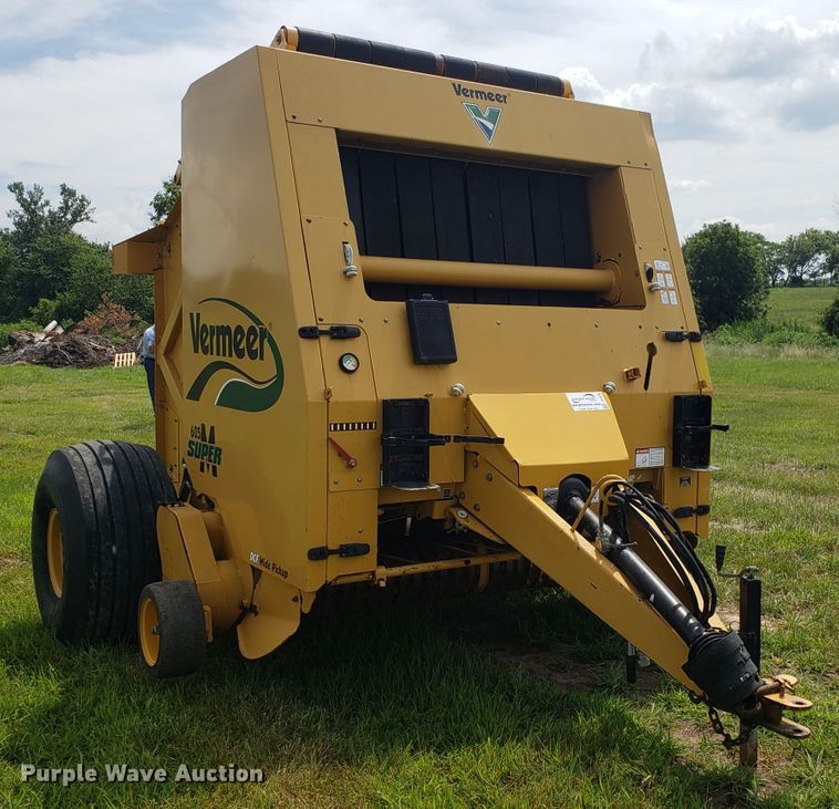 image for item DH4530 2011 Vermeer 605 Super M round baler