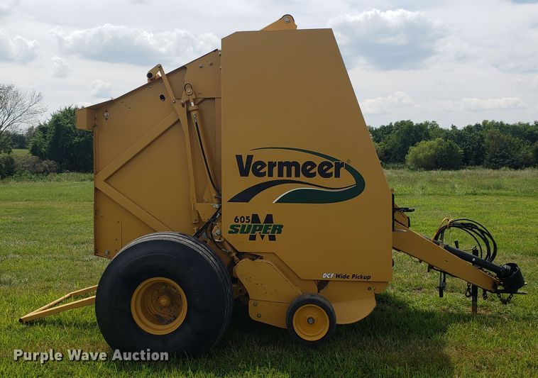 image for item DH4530 2011 Vermeer 605 Super M round baler