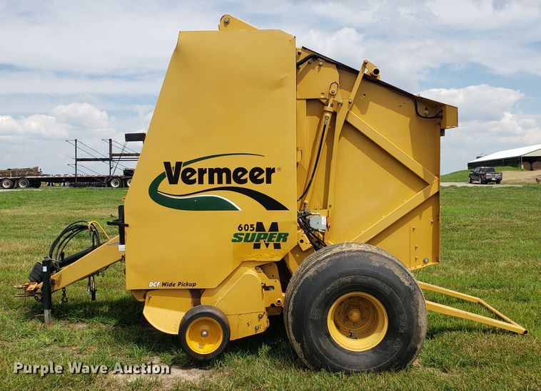 image for item DH4530 2011 Vermeer 605 Super M round baler