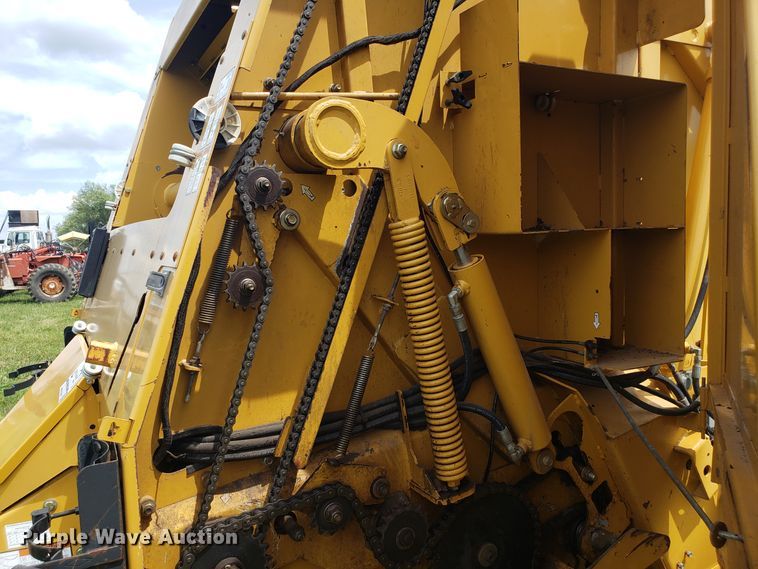 image for item DH4530 2011 Vermeer 605 Super M round baler