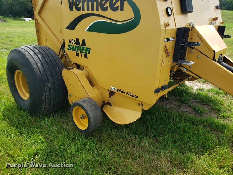 image for item DH4530 2011 Vermeer 605 Super M round baler