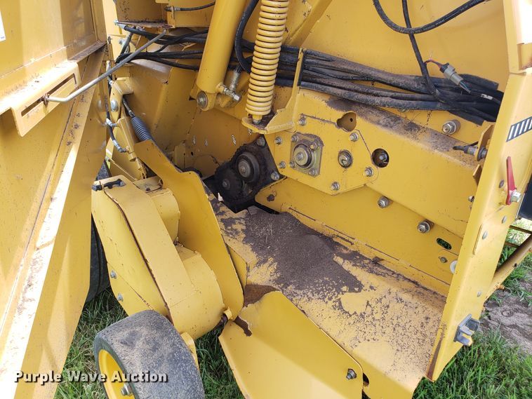 image for item DH4530 2011 Vermeer 605 Super M round baler