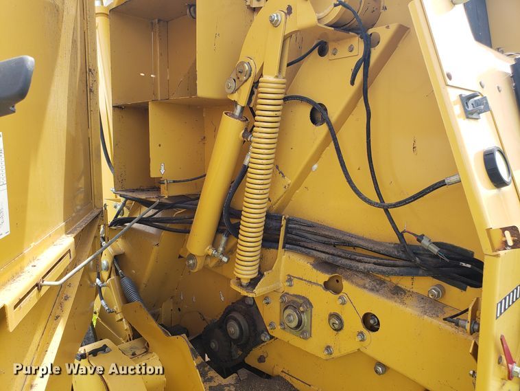 image for item DH4530 2011 Vermeer 605 Super M round baler