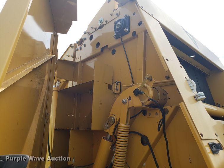 image for item DH4530 2011 Vermeer 605 Super M round baler