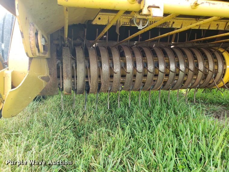 image for item DH4530 2011 Vermeer 605 Super M round baler