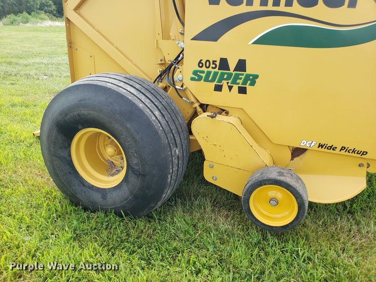 image for item DH4530 2011 Vermeer 605 Super M round baler