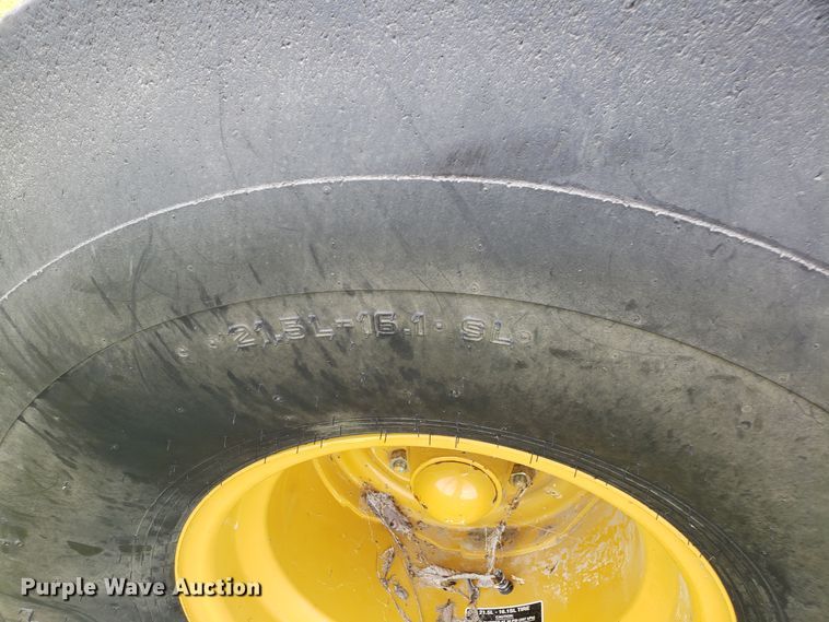 image for item DH4530 2011 Vermeer 605 Super M round baler