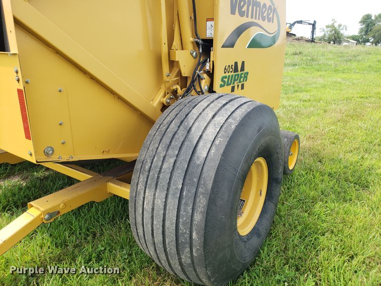 image for item DH4530 2011 Vermeer 605 Super M round baler
