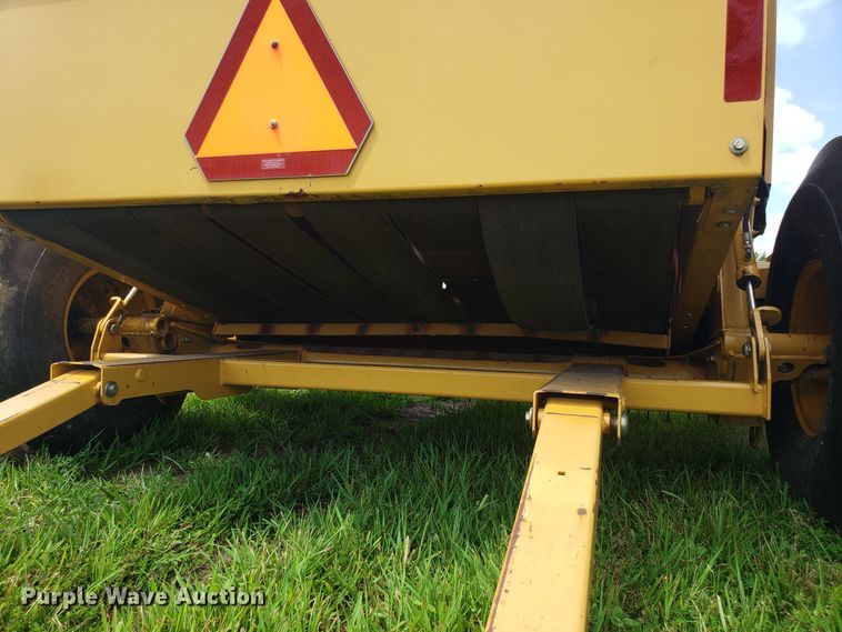 image for item DH4530 2011 Vermeer 605 Super M round baler