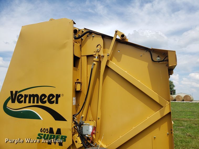 image for item DH4530 2011 Vermeer 605 Super M round baler