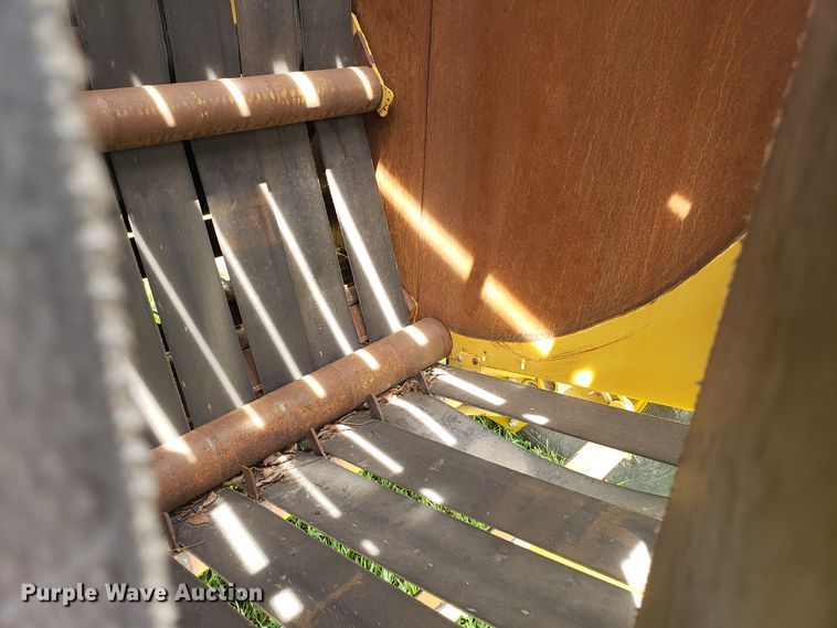 image for item DH4530 2011 Vermeer 605 Super M round baler