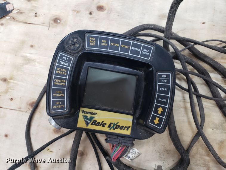 image for item DH4530 2011 Vermeer 605 Super M round baler