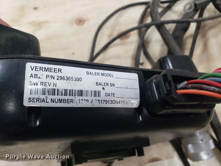 image for item DH4530 2011 Vermeer 605 Super M round baler