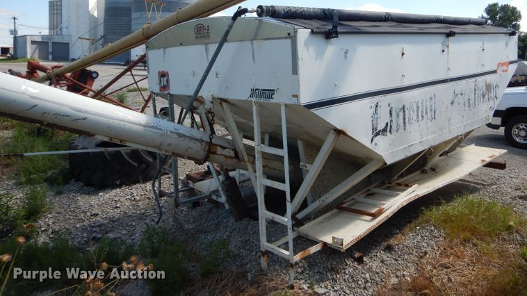 image for item DH5999 Willmar Load Runner 16 fertilizer tender bed