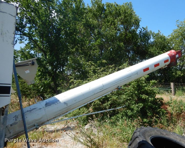 image for item DH5999 Willmar Load Runner 16 fertilizer tender bed