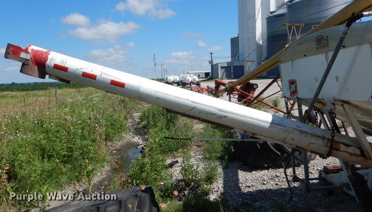 image for item DH5999 Willmar Load Runner 16 fertilizer tender bed