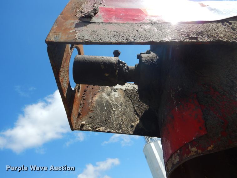 image for item DH5999 Willmar Load Runner 16 fertilizer tender bed